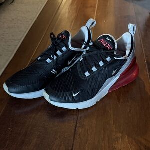 Nike Air Max 270: Size 7Y